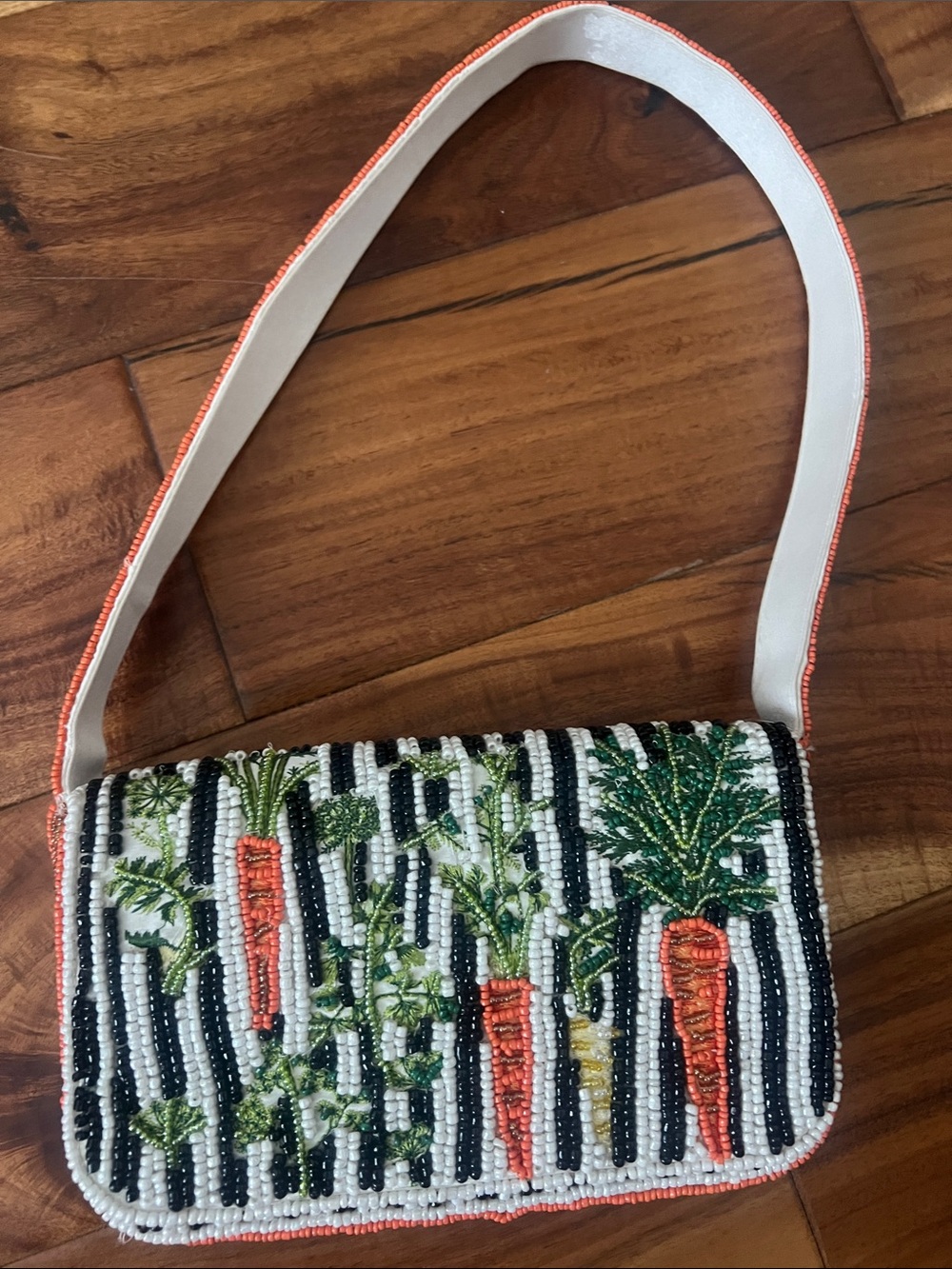 Beaded Carrot Pattern Shoulder Bag in White and Green